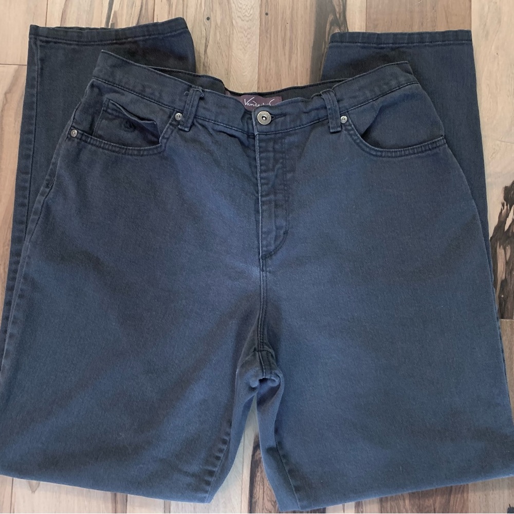 Gloria Vanderbilt, size 10 Amanda jeans, stretch denim, black
